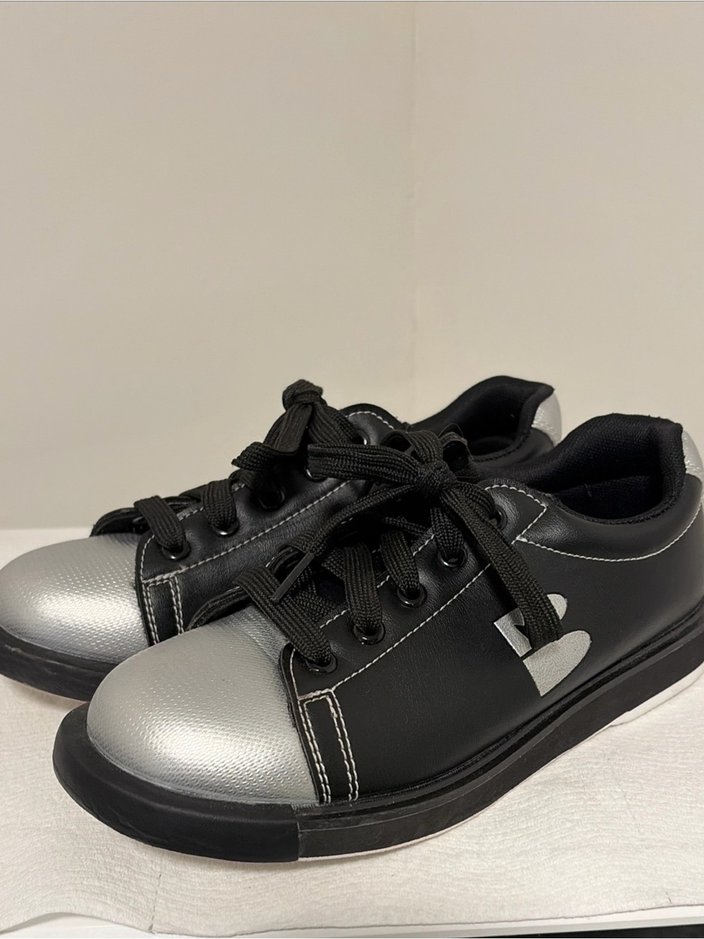 Brunswick black & silver Bowling Shoes t-zone women’s 7